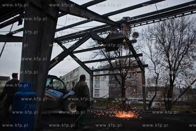 Kolejne budynki Stoczni Gdanskiej do wyburzenia .Tym...