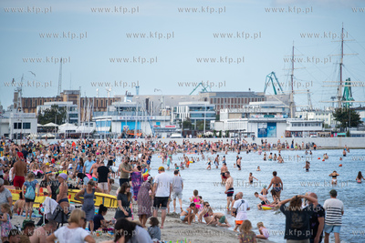 Gdynia, Upalne lato. Nz. Plaża  w Gdyni. 13.08.2023...
