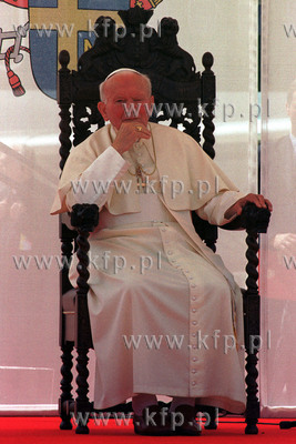 Papiez Jan Pawel II w Trojmiescie. Lotnisko w Gdansku...