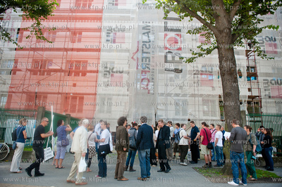 Gdansk. Wejscie do budynku Szpitala MSWiA. Manifestacja...