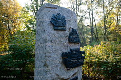 Gdansk. Park przy Politechnice Gdanskiej, Pomnik w...