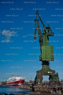 Stocznia Gdansk. Pochylnia B1. Wodowanie promu pasazersko-samochodowego...