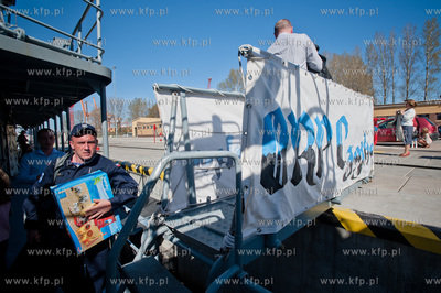 Gdynia. Oksywie. Port Marynarki Wojennej. Powrot niszczyciela...
