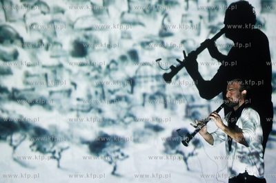 Gdansk. Centrum Sw. Jana. Swiatowa premiera performensu...