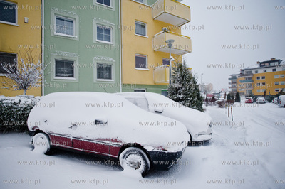 Gdansk. Os. Pogodne. Porywisty wiatr oraz silne opady...