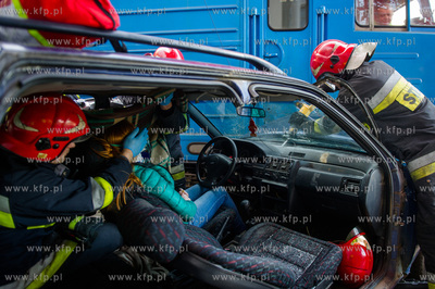 Gdansk. Cwiczenia Strazy Pozarnej na nowo budowanym...