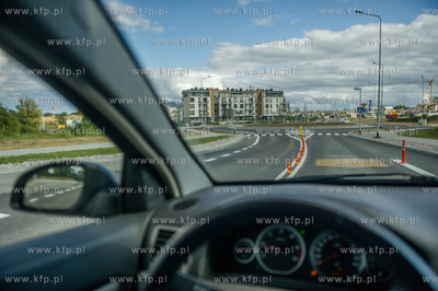 Gdansk. Nowo otwarta droga dojazdowa do przystanku...