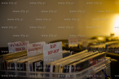 Gdansk. Kawiarnia Fusy i Mietusy. Tysiace Winyli na...