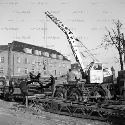 Prace przy przebudowie ronda tramwajowego na Hucisku...