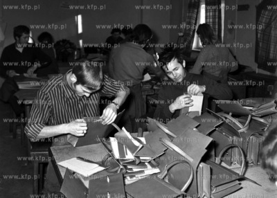 Linia produkcyjna Spółdzielni Pracy Plastyk w Elblągu.
01.1970
0002836z_styczen1970
Fot....