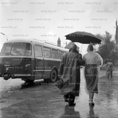 Deszczowe popołudnie w Gdańsku. (lata60)
1960
0005420z
Fot....