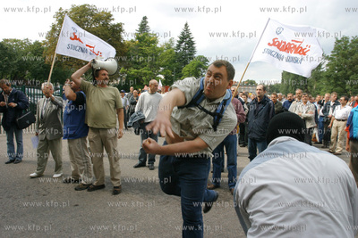 Kilka dni przed 25 rocznicą podpisania porozumien...