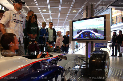 CH Manhattan w Gdansku Wrzeszczu. Prezentacja oryginalnego...