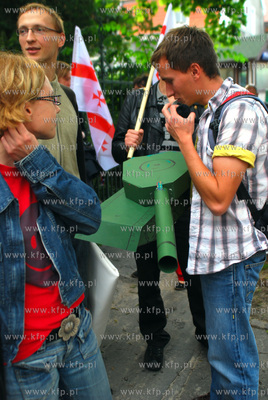 Manifestacja pod konsulatem Federacji Rosyjskiej w...
