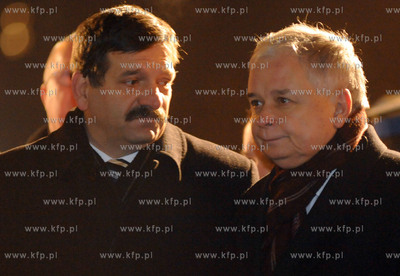 Pomnik Ofiar Grudnia 1970, Gdynia Stocznia. Obchody...