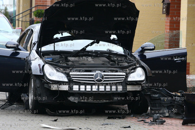 Swinoujscie. Okolo godziny 4 nad ranem pod samochodem...