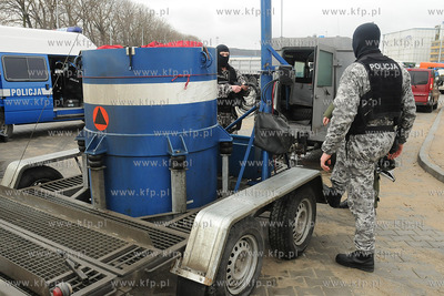 Wspolne cwiczenia antyterorystow, policji, strazy granicznej...