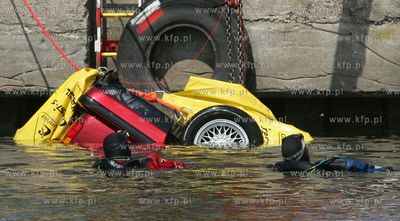 Szczecin. Od wczesnych godzin rannych sluzby ratownicze...