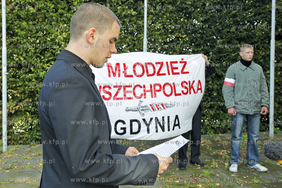 Gdansk, al. Grunwaldzka. Happening Pomorskiego Okregu...