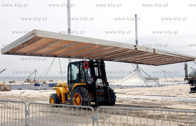 Na plazy w Srodmiesciu Gdyni ruszyl montaz gigantycznego...