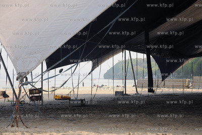 Na plazy w Srodmiesciu Gdyni ruszyl montaz gigantycznego...