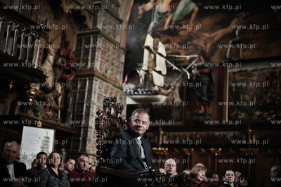 Uroczysta sesja Rady Miasta Gdanska. Wreczenie medali...