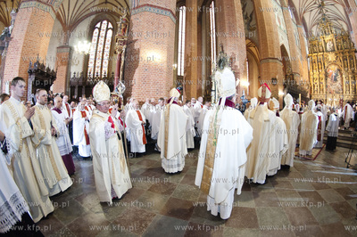 W Bazylice katedralnej w Pelplinie świecenia biskupie...