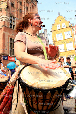 Parada  XVI Festiwalu Szekspirowskiego ruszyla spod...