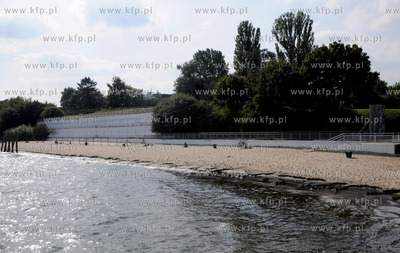 Lazienki przy molo w gdyni Orlowie zostan1 rozebrane....