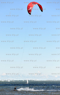 Wakacje w Pucku. Kitesurfing 20.07.2013 fot. Andrzej...
