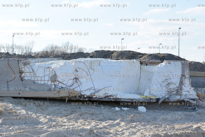 Mechelinki gm. Kosakowo (pow. Puck) Ogromne betonowo...