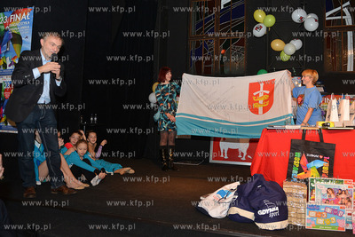 23 final WOSP w Gdyni. Licytacja prowadzona przez przez...