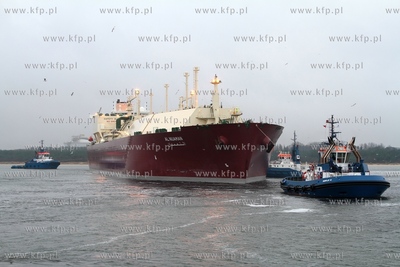 Metanowiec Al Nuaman z katarskim LNG wplynal do Gazoportu...
