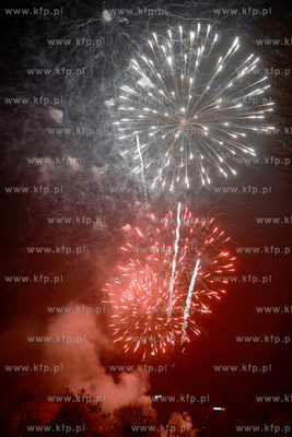 Gdynianie i ich goscie powitali Nowy Rok na Skwerze...