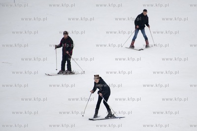 Koszałkowo. Stok narciarski i wyciąg na zboczach...