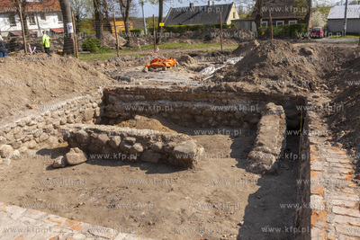 Wykopaliska archeologiczne na terenie spalonego w 1945...