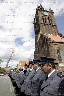W nagrode za wspaniala sluzbe podczas gaszenia kosciola...