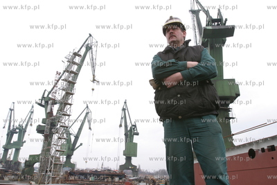 Marek Bronk - pracownik Stoczni Gdanskiej nalezacej...
