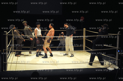 Spektakl Charlie Bokserem w rezyserii Piotra Cieplaka...