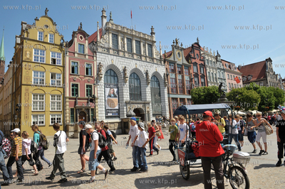 Gdansk, Dlugi Targ. Dwor Artusa i Studnia Neptuna....