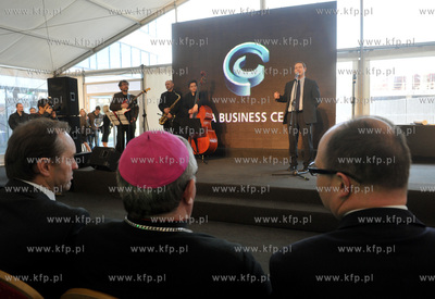 Uroczyste poswiecenie i wmurowanie kamienia wegielnego...