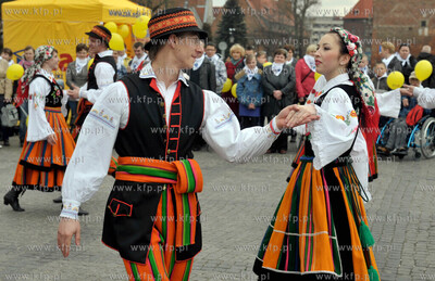 Gdansk. Targ weglowy. I Miejski Polonez Maturzystow....