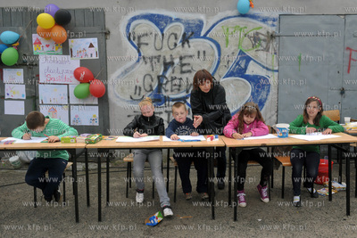 Festyn Osiedlowy w ramach Dni Sasiadow na terenie Gimnazjum...