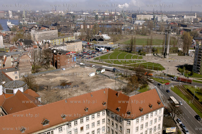 Gdansk. Widok z wiezowca zieleniak na fragmeny budynku...