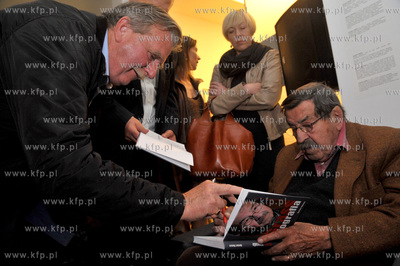 Gdansk, ul. Szeroka. Gdanska Galeria Guntera Grassa...