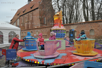 Jarmark Swiateczny na placu Mariackim przy kosciele...