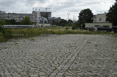 Gdynia. Dawna bocznica kolejowa tzw. międzytorze czyli...