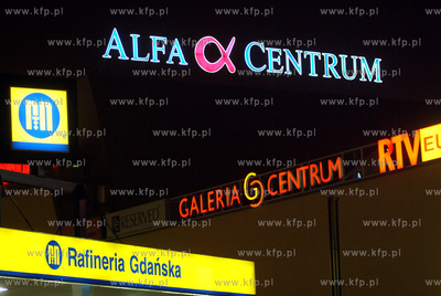 Centrum handlowe ALFA CENTRUM w Gdansku.25.11.2003fot....