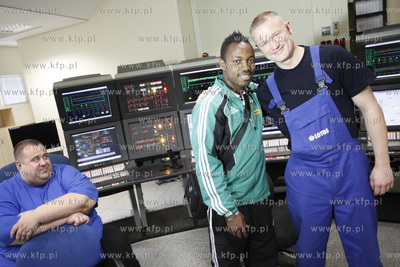 Pilkarze Lechii Gdansk odwiedzili gdanska rafinerie....