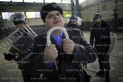 Stocznia Gdańsk. Zespol Big Cyc realizuje teledysk...